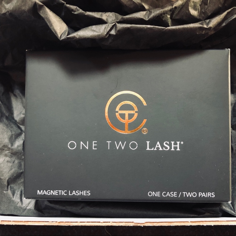 💖HOST PICK 💕 NEW WITH TAGS Magnetic lashes.